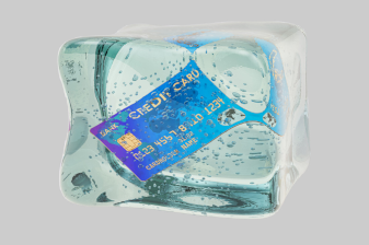 La frattura invisibile tra vita familiare e credito: perché l’Italia non sostiene le sue età centrali