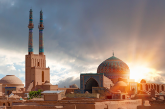 Tra bombardamenti e inflazione: l'economia di guerra in Iran
